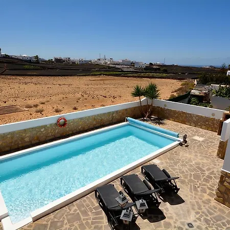 Volcan Private Pool! Villa